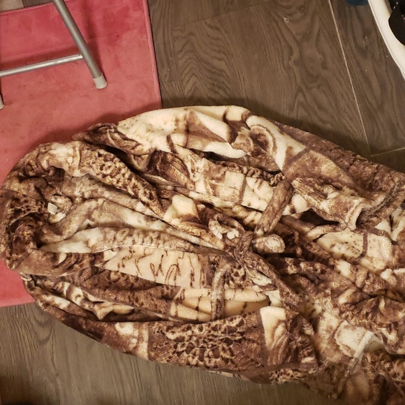 NWOT super soft bathrobe - Picture 1 of 4